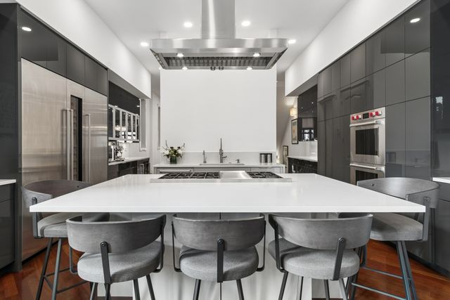 1939 N Bissell Street, Chicago, IL 60614