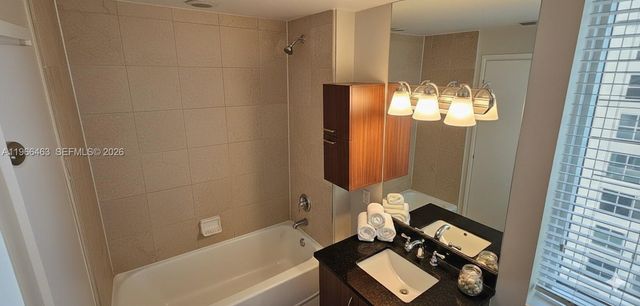 300 S Biscayne Blvd T-1711, Miami, FL 33131