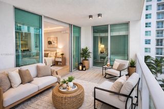 300 S Biscayne Blvd T-1711, Miami, FL 33131