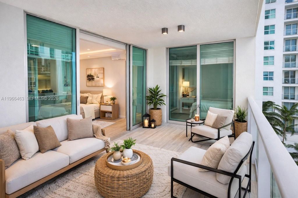 300 S Biscayne Blvd T-1711, Miami, FL 33131