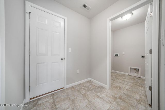 8425 Splendid Pt, Louisville, KY 40229