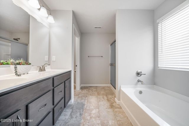 8425 Splendid Pt, Louisville, KY 40229