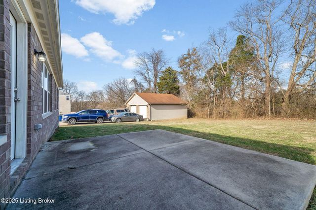 8425 Splendid Pt, Louisville, KY 40229