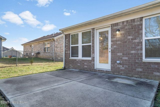 8425 Splendid Pt, Louisville, KY 40229