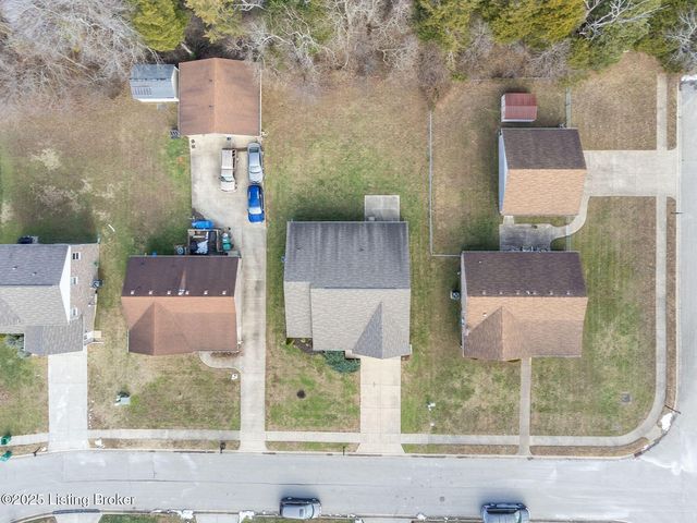 8425 Splendid Pt, Louisville, KY 40229