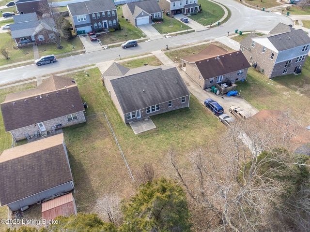 8425 Splendid Pt, Louisville, KY 40229