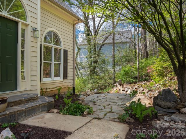 39 Eastmoor Drive, Asheville, NC 28805