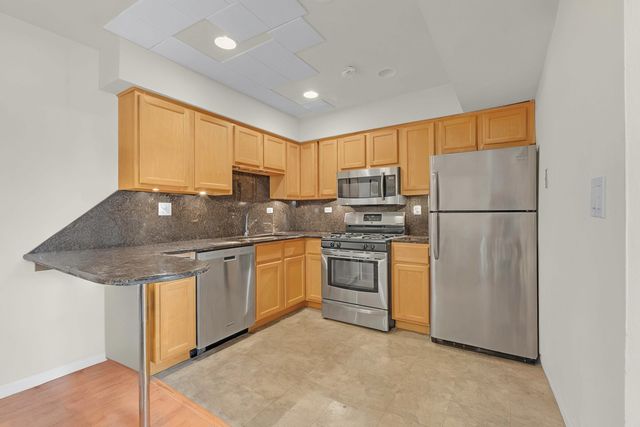 617 Limerick Lane 2B, Schaumburg, IL 60193
