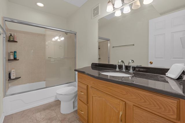 617 Limerick Lane 2B, Schaumburg, IL 60193