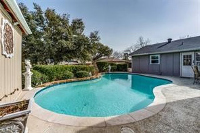 1310 Willow Way, Garland, TX 75043