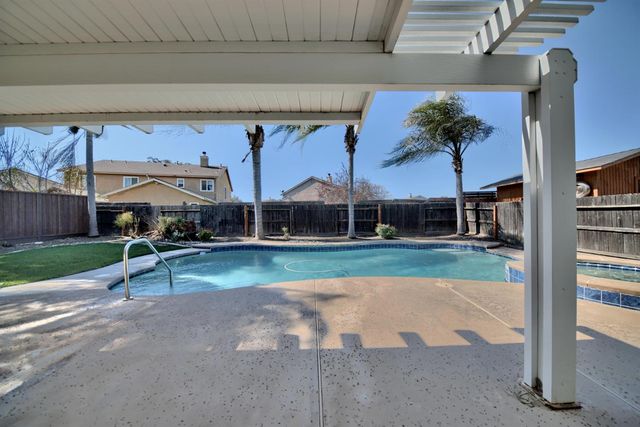 433 Sanderling Dr, Patterson, CA 95363