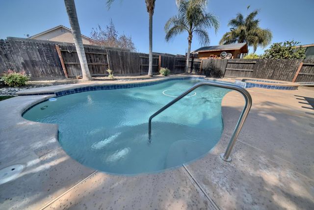 433 Sanderling Dr, Patterson, CA 95363