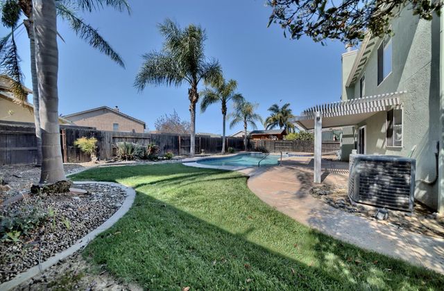 433 Sanderling Dr, Patterson, CA 95363