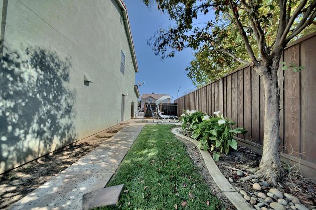 433 Sanderling Dr, Patterson, CA 95363