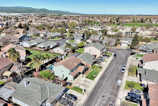 433 Sanderling Dr, Patterson, CA 95363