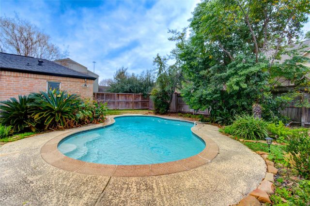 10322 Lynbrook Hollow Street, Houston, TX 77042