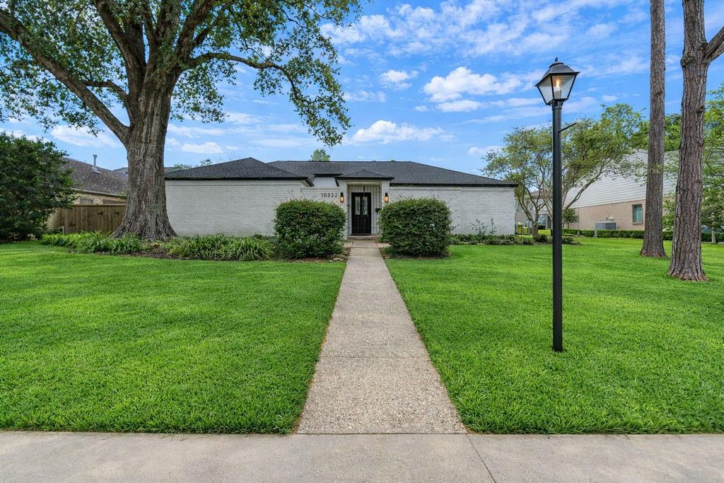 10322 Lynbrook Hollow Street, Houston, TX 77042