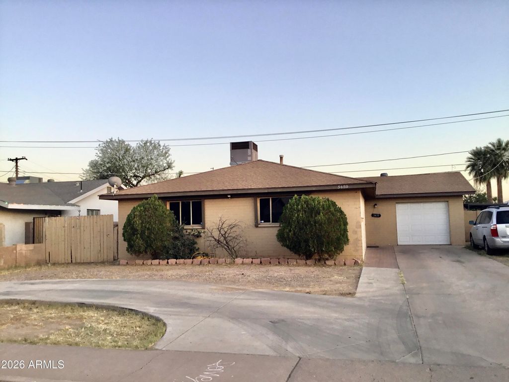 Image 1 of property listing at 5439 W OSBORN Road, Phoenix, AZ 85031