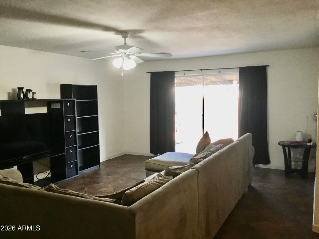 Image 11 of property listing at 5439 W OSBORN Road, Phoenix, AZ 85031