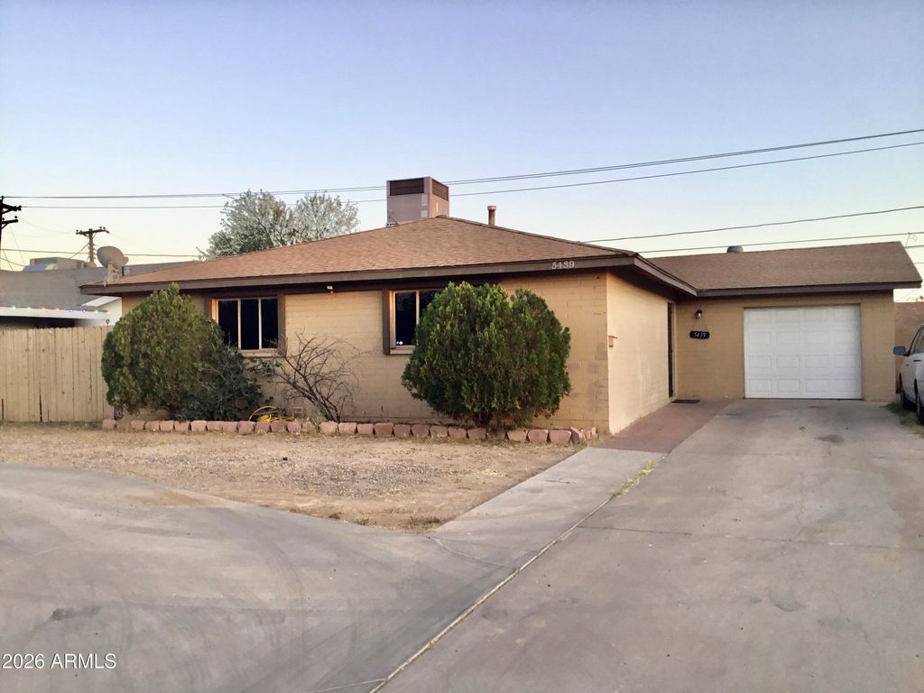 Image 2 of property listing at 5439 W OSBORN Road, Phoenix, AZ 85031
