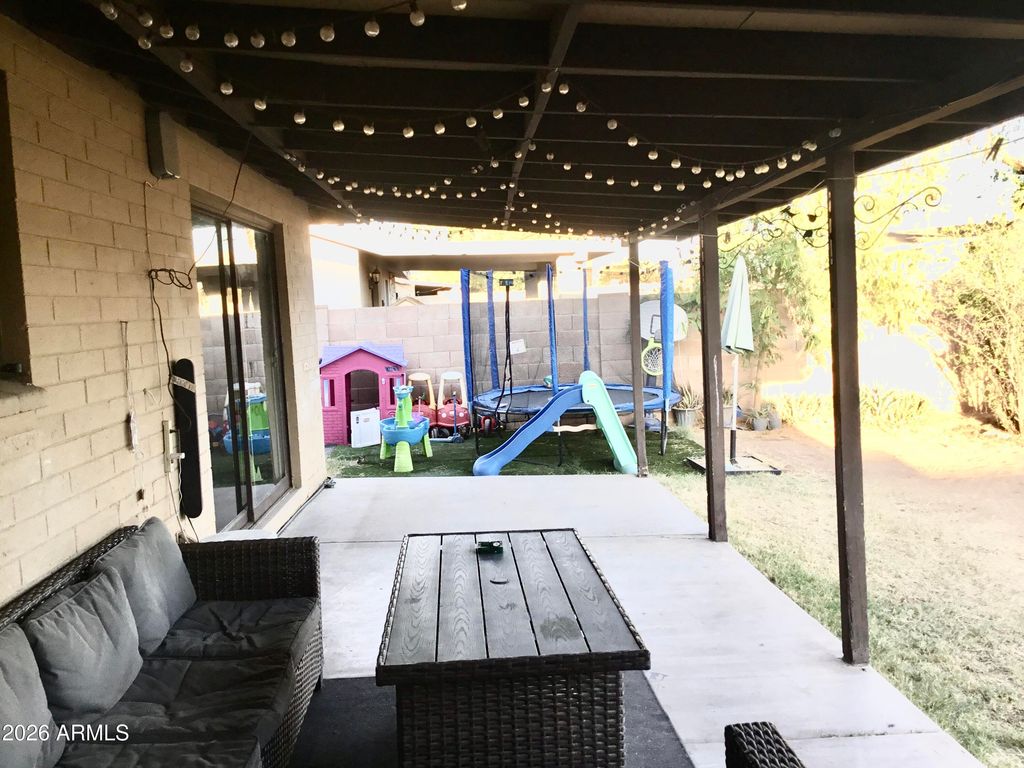 Image 20 of property listing at 5439 W OSBORN Road, Phoenix, AZ 85031