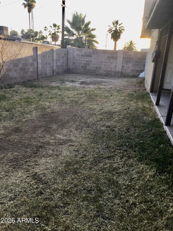 Image 23 of property listing at 5439 W OSBORN Road, Phoenix, AZ 85031