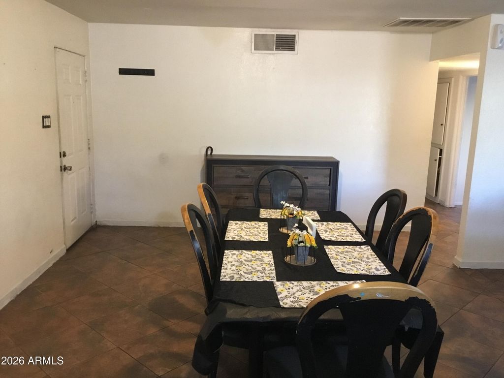 Image 4 of property listing at 5439 W OSBORN Road, Phoenix, AZ 85031