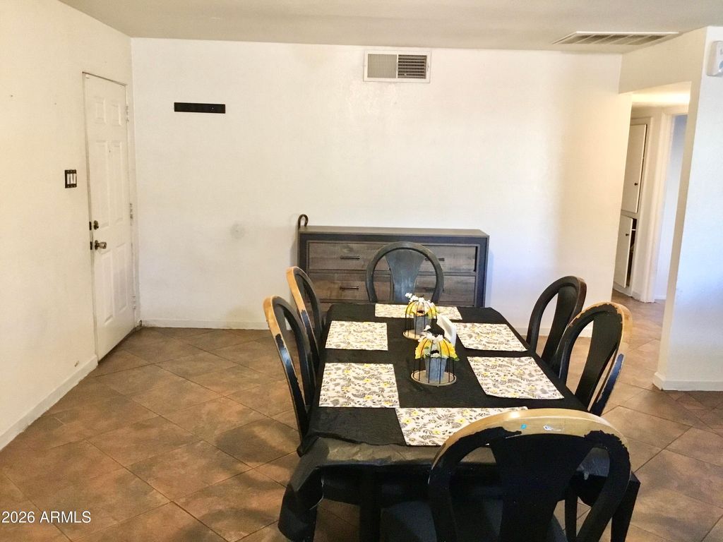 Image 5 of property listing at 5439 W OSBORN Road, Phoenix, AZ 85031