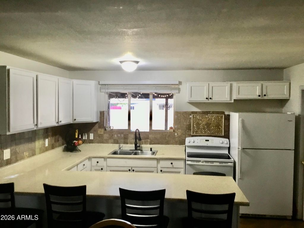 Image 6 of property listing at 5439 W OSBORN Road, Phoenix, AZ 85031