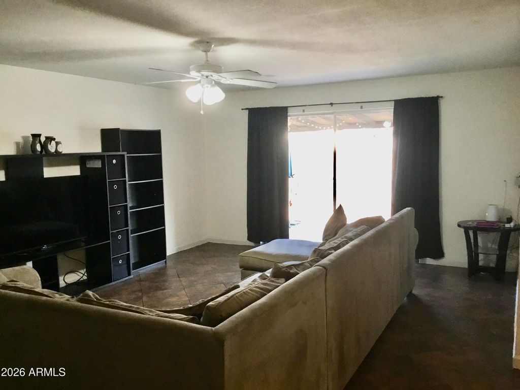 Image 7 of property listing at 5439 W OSBORN Road, Phoenix, AZ 85031