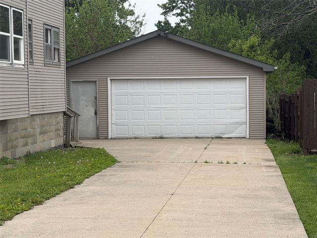 201 E 15th Street N, Newton, IA 50208