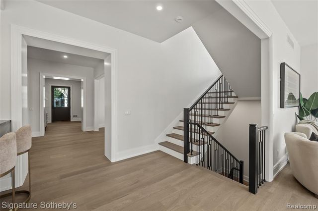 1120 Lyonhurst Street, Birmingham, MI 48009