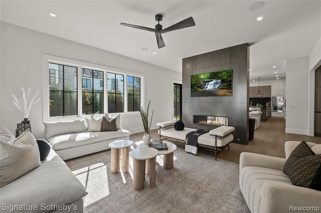 1120 Lyonhurst Street, Birmingham, MI 48009