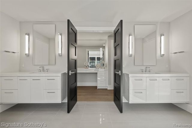 1120 Lyonhurst Street, Birmingham, MI 48009