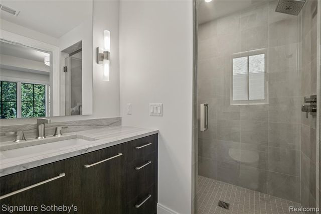 1120 Lyonhurst Street, Birmingham, MI 48009