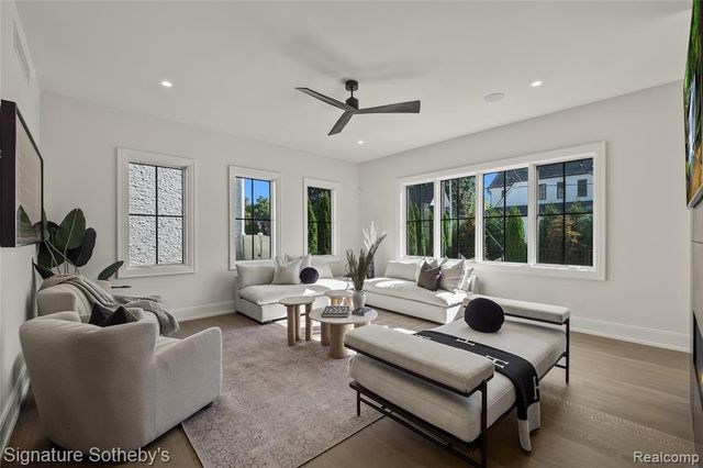 1120 Lyonhurst Street, Birmingham, MI 48009