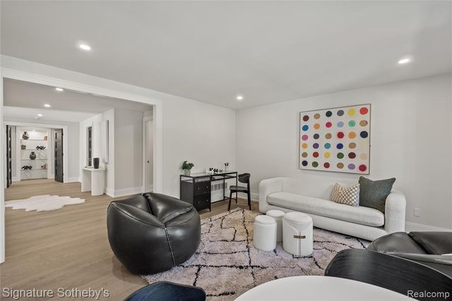 1120 Lyonhurst Street, Birmingham, MI 48009