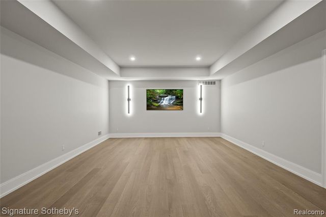 1120 Lyonhurst Street, Birmingham, MI 48009