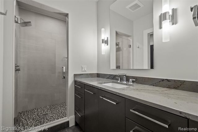 1120 Lyonhurst Street, Birmingham, MI 48009