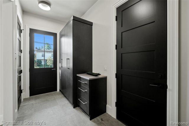 1120 Lyonhurst Street, Birmingham, MI 48009