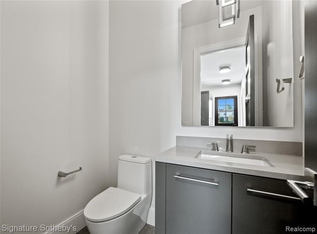 1120 Lyonhurst Street, Birmingham, MI 48009