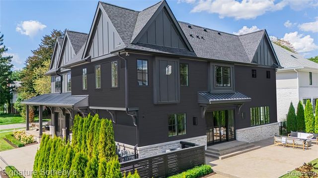 1120 Lyonhurst Street, Birmingham, MI 48009