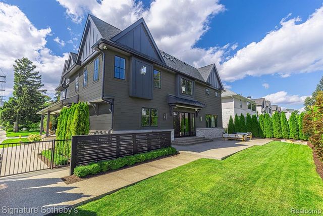 1120 Lyonhurst Street, Birmingham, MI 48009