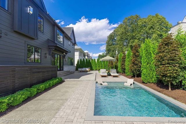 1120 Lyonhurst Street, Birmingham, MI 48009