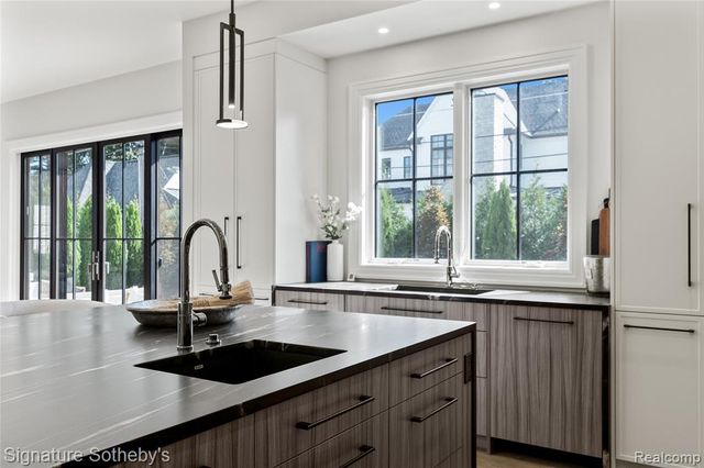 1120 Lyonhurst Street, Birmingham, MI 48009