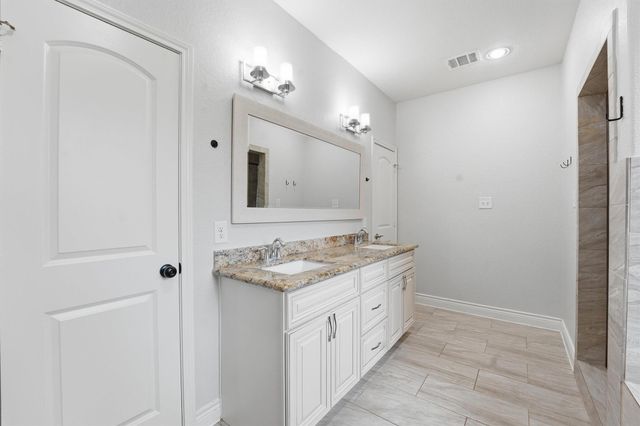 205 Kings Point Street, Conroe, TX 77356