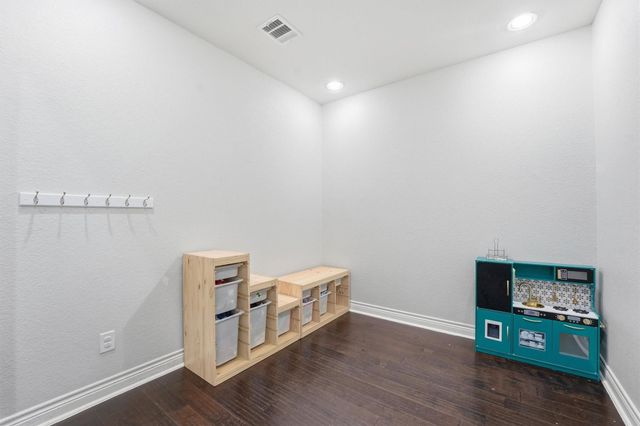 205 Kings Point Street, Conroe, TX 77356