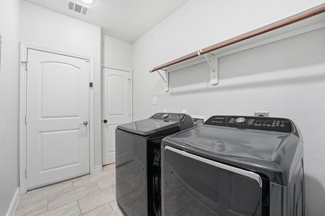 205 Kings Point Street, Conroe, TX 77356