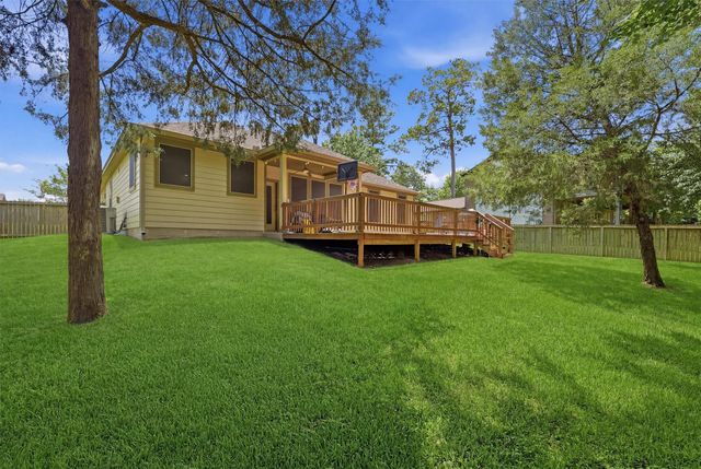 205 Kings Point Street, Conroe, TX 77356