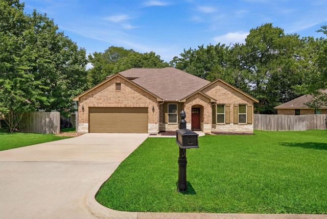 205 Kings Point Street, Conroe, TX 77356
